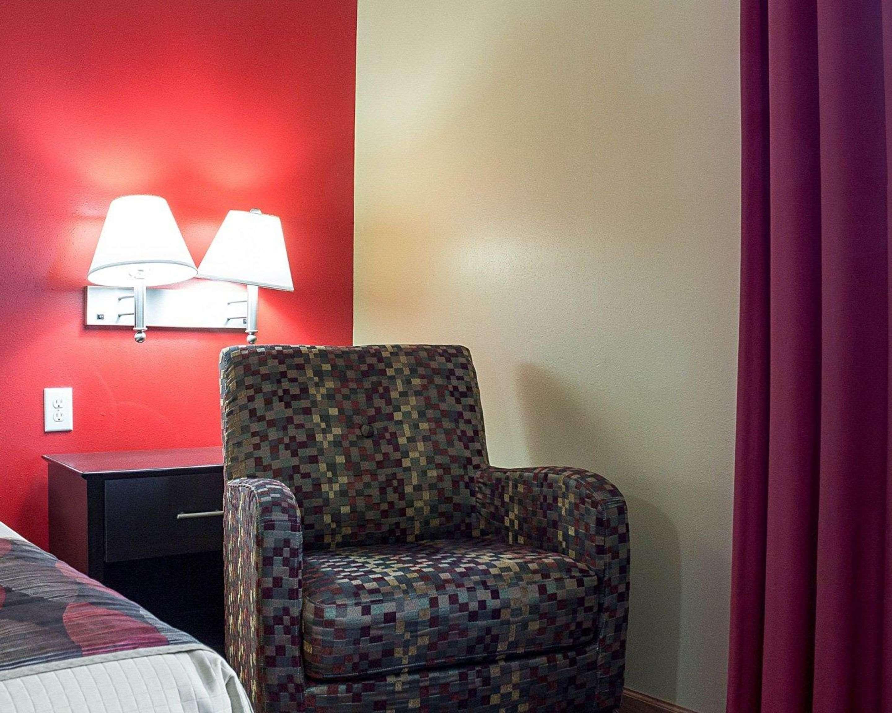 Econo Lodge Джеймстаун Экстерьер фото