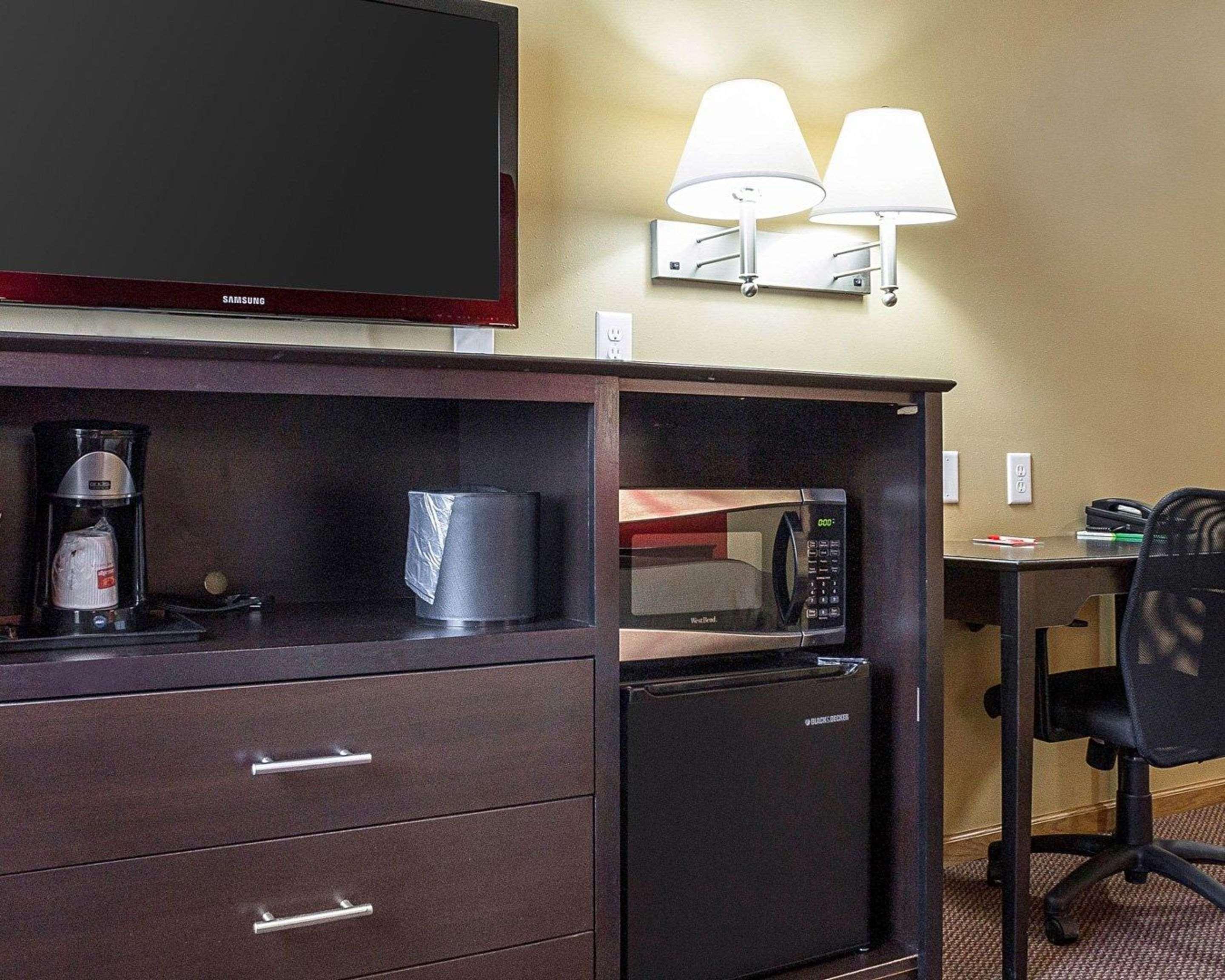 Econo Lodge Джеймстаун Экстерьер фото
